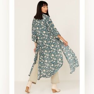 Shyanne Floral Print Kimono NWT